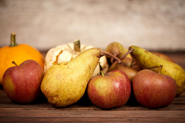 Apples and üears on a table as rustical background