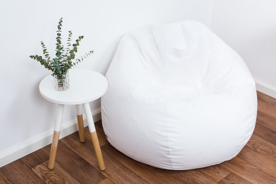 simple decor objects, minimalist white interior