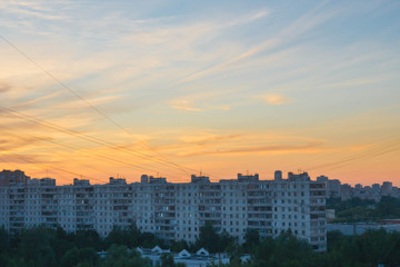 Fototapeta premium sunset sky over the buildings in town