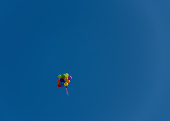  colorful balloons flying in the blue sky