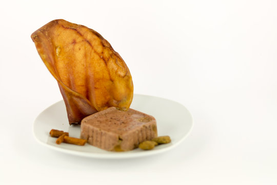 Hundenahrung, Nassfutter, Schweineohr, Leckerli