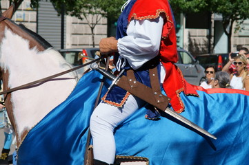 rievocazione della disfida di Barletta,  araldo a cavallo per il centro storico 