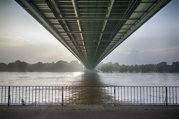 M&uuml;lheimer Br&uuml;cke im Sommernebel