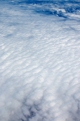 Wolken von oben aus dem Flugzeug