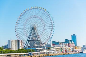 Tempozan Ferris wheel and Osaka Aquarium Kaiyukan - obrazy, fototapety, plakaty