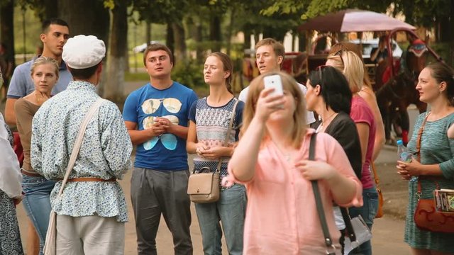tourists see the sights