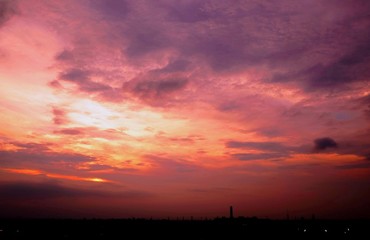 日暮れと街並み