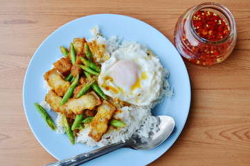 spicy stir fried crispy pork with yard long bean in curry and chili fish sauce