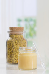 organic bee pollen and royal jelly