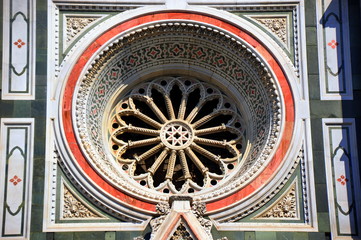 Florenz - Rosettenfenster an der Fassade der Kathedrale Santa Maria del Fiore