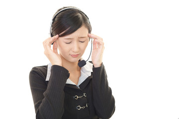 頭痛を訴えるオペレーター