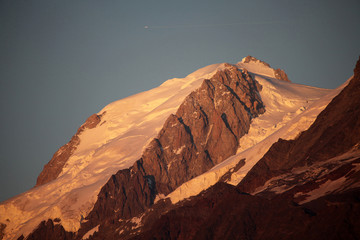 Coucher de soleil sur le Mont-Blanc et le glacier de Bionnassay.