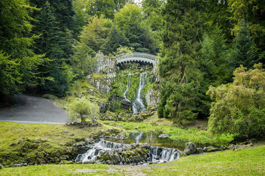 Fototapeta The devil bridge in the mountain park Wilhelmshoehe in Cassel