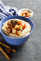 Oatmeal porridge with apple and raisins