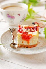 Cheesecake with plums