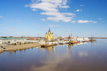 Стрелка Оки и Волги весной, Россия