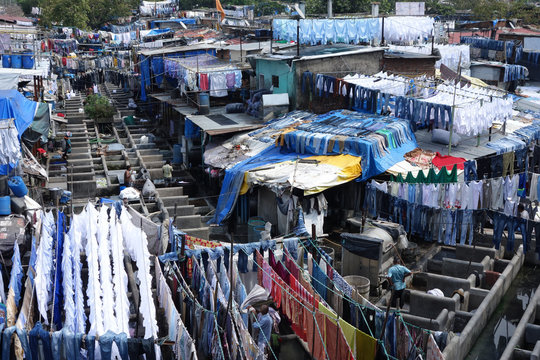 Slum washing ghats, Mumbai (Bombay), Maharashtra