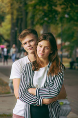 Naklejka premium Romantic couple together in a park in autumn