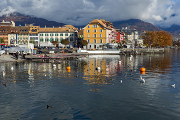 Fototapeta premium embankment of town of Vevey and Lake Geneva, canton of Vaud, Switzerland