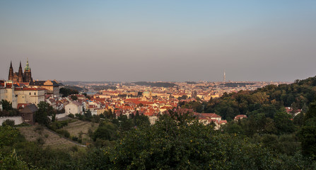 Obraz na płótnie Canvas Panoramablick auf Prag in der Abendsonne von Kloster Strahov Hügel