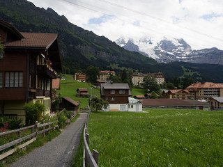 Obraz premium precioso pueblo de Wengen en Suiza, verano de 2016 OLYMPUS DIGITAL CAMERA