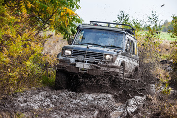 Japaneese SUV moving fast by deep mud © yo camon