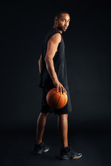 Side view of a concentrated basketball player looking over shoulder © Drobot Dean