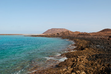 Isole Canarie: acqua cristallina e vista dell'Isolotto di Lobos, che si trova 2 chilometri a nord di Fuerteventura, il 4 settembre 2016