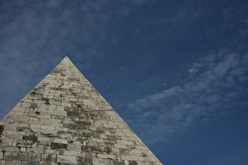 Piramide Cestia, Roma