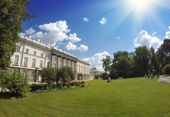 Fototapeta na wymiar the Zubov wing of the Big palace. Catherine Park. Pushkin (Tsarskoye Selo). Petersburg