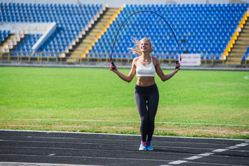 Obraz premium Training / Young woman training with a jumping rope