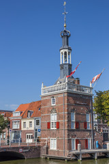 Obraz premium Old tower in the harbor of Alkmaar