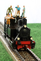 Modelleisenbahn, Männchen putzen Dampflok