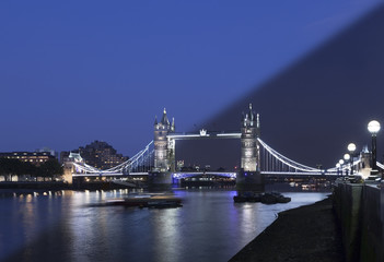 Fototapeta na wymiar London Tower Bridge twilight transition