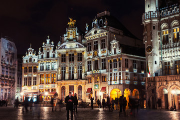 Fototapeta na wymiar Grand place in Brussels at night
