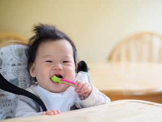 baby first weaning
