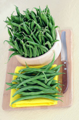 green beans in wooden bowl