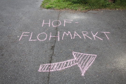 Hofflohmarkt: In Haus, Garten oder Hof werden Flohm&auml;rkte gemacht