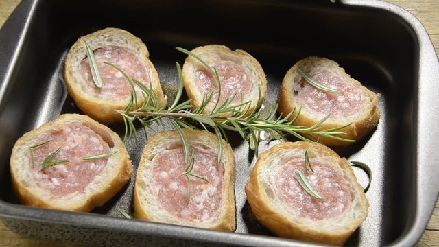 X&uacute;c x&iacute;ch trong lớp vỏ b&aacute;nh m&igrave; Երշիկ Հացի ընդերքը Salsiccia in crosta di pane Sausage in bread crust Saucisse en cro&ucirc;te de pain Salchicha en la corteza del pan Wurst in brotkruste Musetto Cotechino
