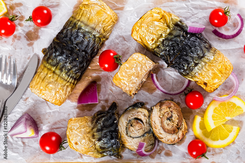 Poster fillet of mackerel in rolls, tomatoes and lemon slices