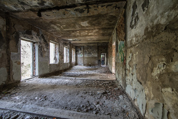 Obraz premium man in an old house