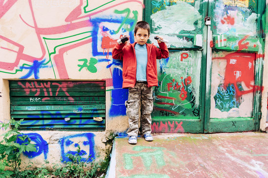  Kid painting graffiti