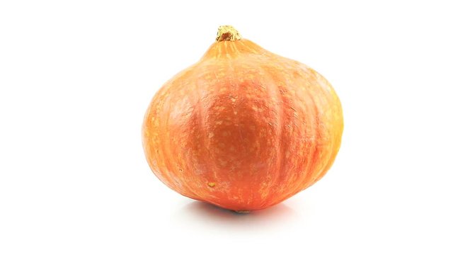 Zucca di Halloween rotante su sfondo bianco