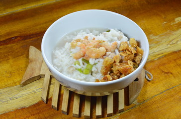 boiled rice with minced pork and dried shrimp topping fried garlic on bowl