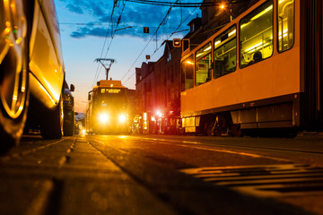 Berlin Strasse Abend Nacht Verkehr Lichter - Rush Hour, Berliner Tram, Haltestelle, Feierabend,...