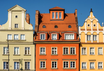 Fototapeta na wymiar row of colorful houses on Market square in Wroclaw, Poland. cozy old architecture