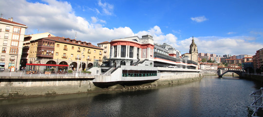Bilbao (Espagne) / Marché de la Ribera et Le fleuve Nervion