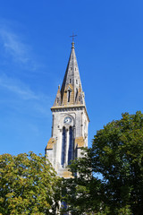 Fototapeta na wymiar Clocher église Sainte-Hélène