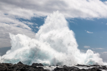 Houle dans L'océan-Indien à l'île de la Réunion