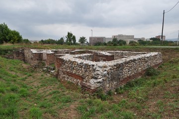 Obraz premium Ruins of Octagonal Palace from Roman period in the area of Niš Fortress